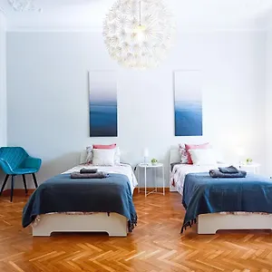 Hostal By La Pedrera - Diagonal España