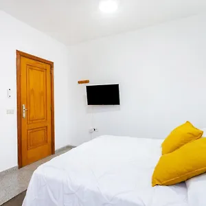  Pensión Eden 105 Surfy Stylish Bed&coffee España