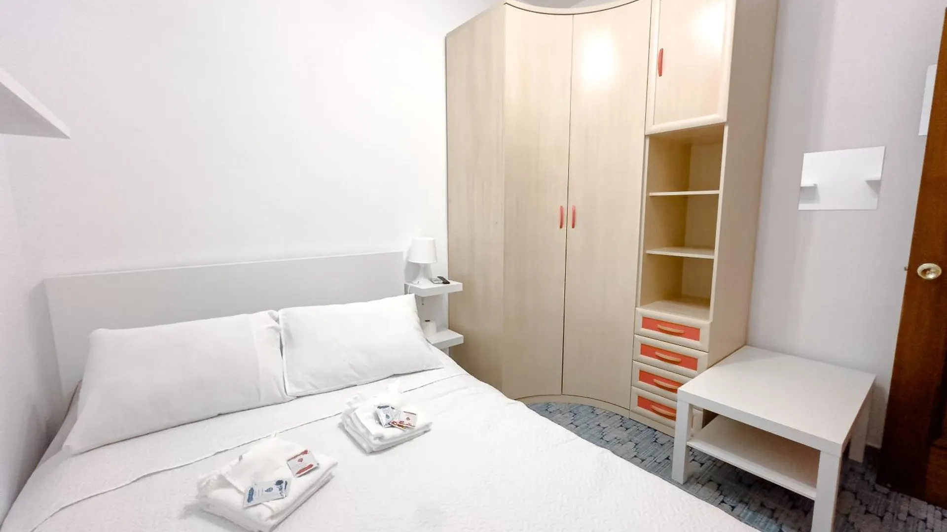 Hostal Habitaciones & Suites Don Pepin Málaga 0*,  España