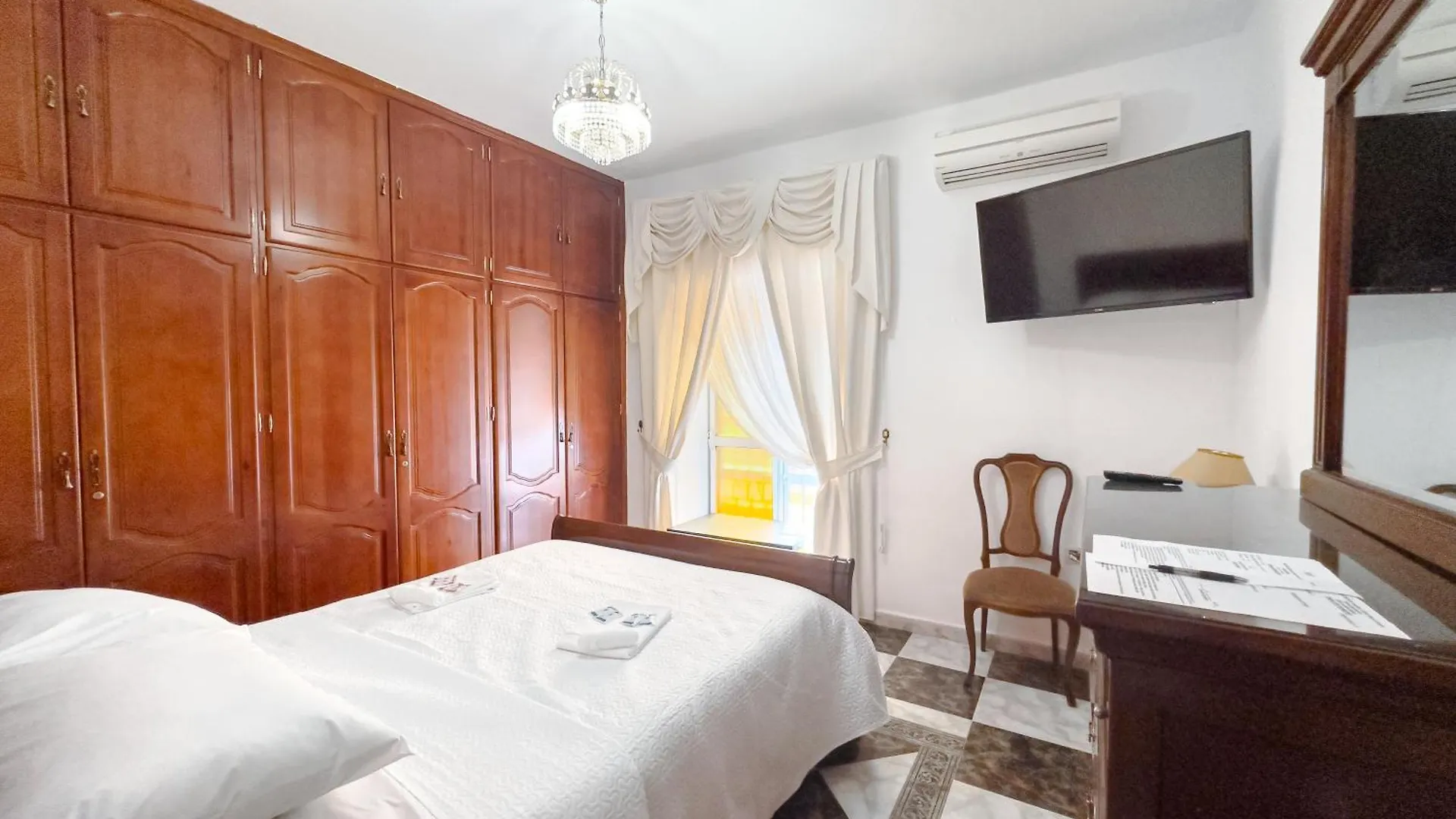 Hostal Habitaciones & Suites Don Pepin Málaga España