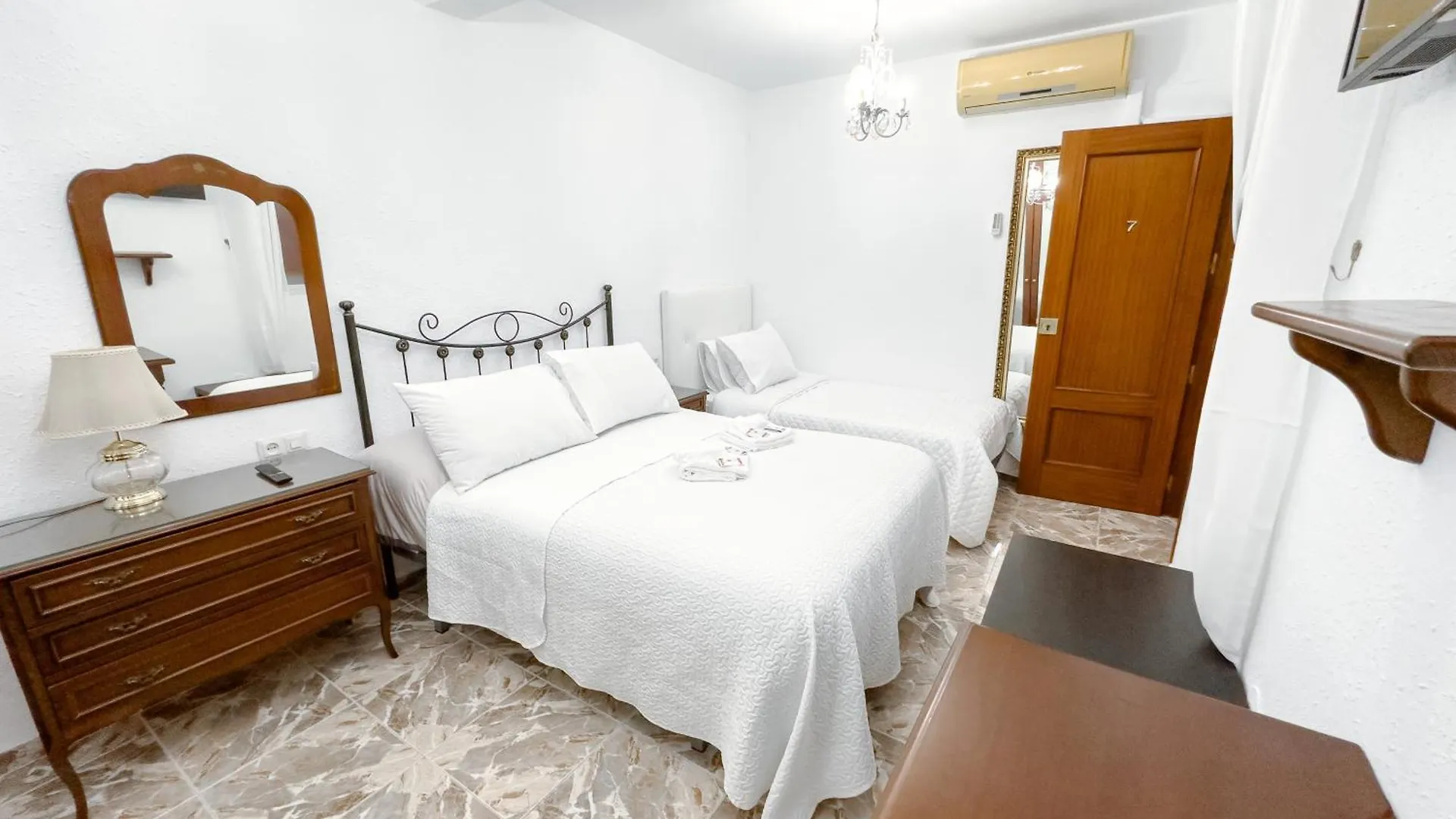 Hostal Habitaciones & Suites Don Pepin Málaga Espanha